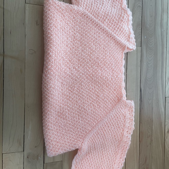 Hand knit short sleeve sweater in peachy pink - Picture 4 of 4
